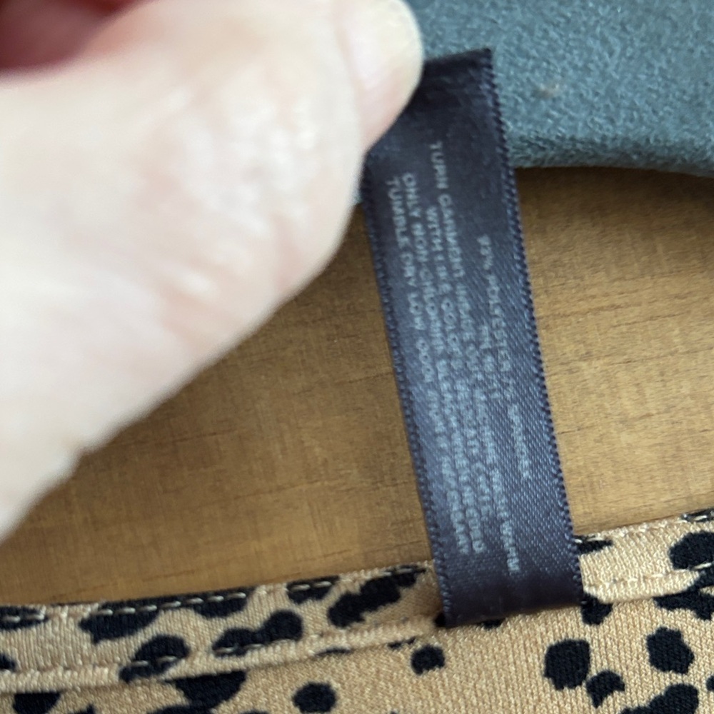 EUC Tan & Black faux wrap Print Women's Top 1X - Picture 6 of 6